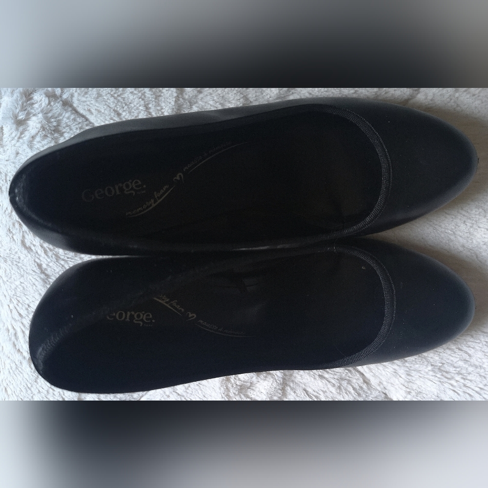 George pumps. Size 9 - Picture 9 of 11
